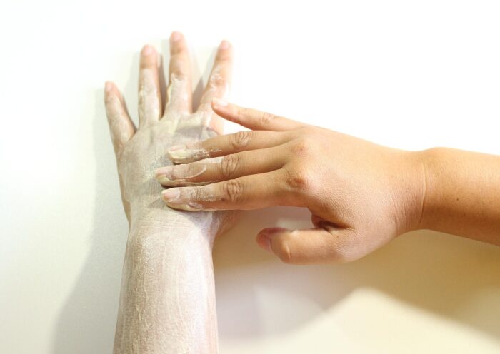 Peeling chemiczny – jak działa i dla kogo jest przeznaczony?